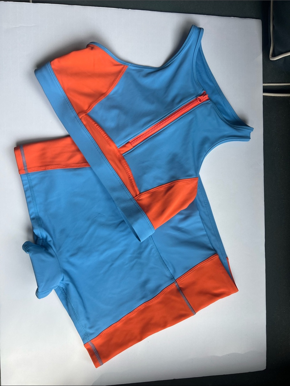 NWT-Size L Blue & Orange 2-piece swimsuit with Tank with Front Zip and shorts